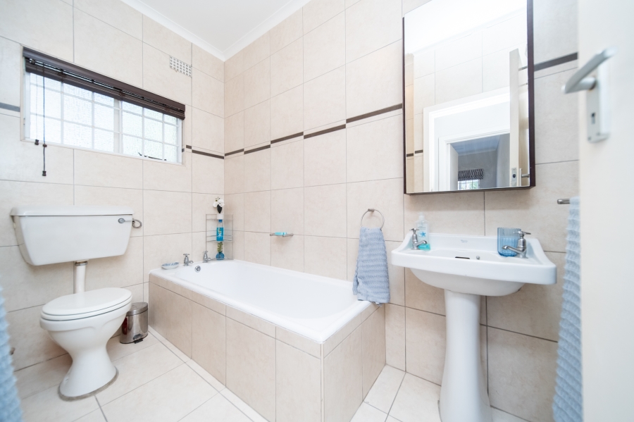 4 Bedroom Property for Sale in Beacon Bay Eastern Cape